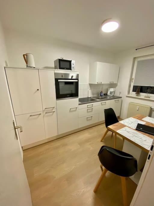 Stilvolle Ferienwohnung Mit Stellplatz Wlan Free Netflix Naehe Bahnhof Цвиккау Экстерьер фото