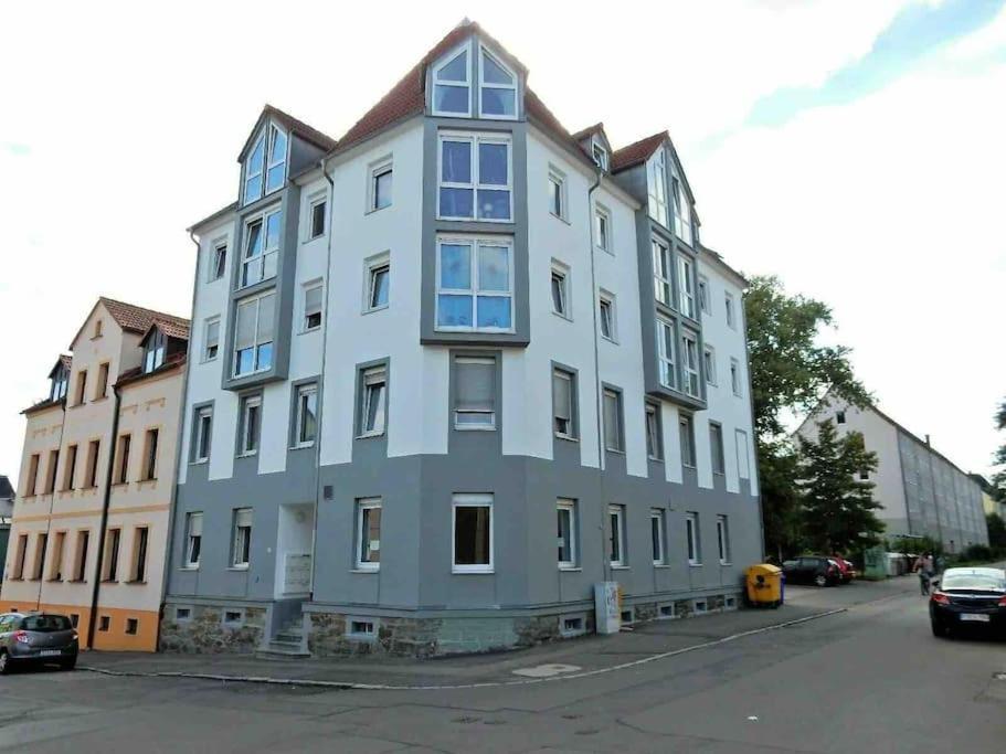 Stilvolle Ferienwohnung Mit Stellplatz Wlan Free Netflix Naehe Bahnhof Цвиккау Экстерьер фото