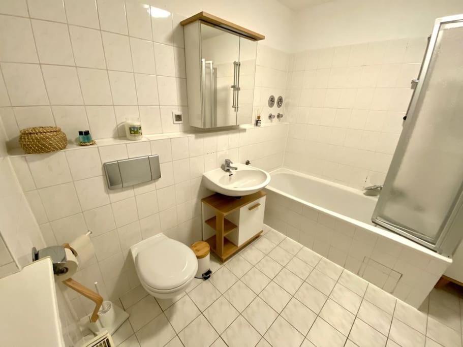 Stilvolle Ferienwohnung Mit Stellplatz Wlan Free Netflix Naehe Bahnhof Цвиккау Экстерьер фото
