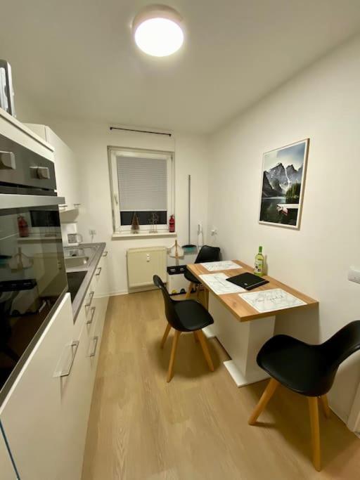 Stilvolle Ferienwohnung Mit Stellplatz Wlan Free Netflix Naehe Bahnhof Цвиккау Экстерьер фото
