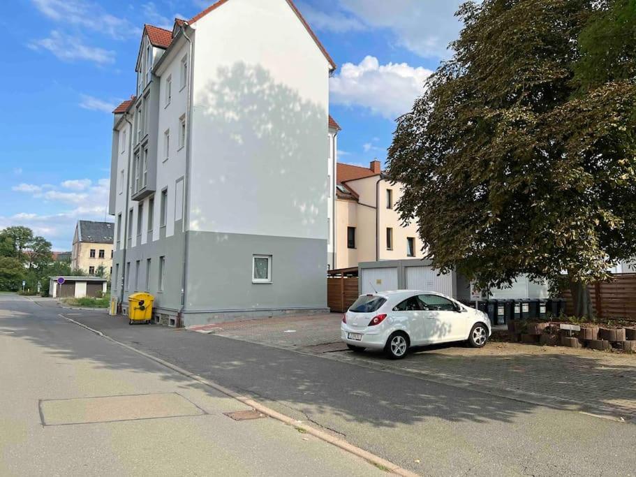 Stilvolle Ferienwohnung Mit Stellplatz Wlan Free Netflix Naehe Bahnhof Цвиккау Экстерьер фото