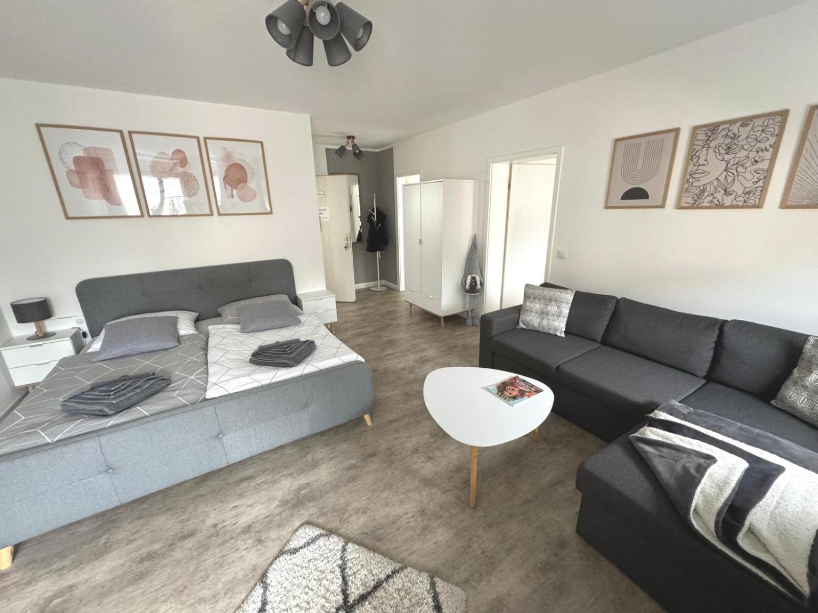 Stilvolle Ferienwohnung Mit Stellplatz Wlan Free Netflix Naehe Bahnhof Цвиккау Экстерьер фото